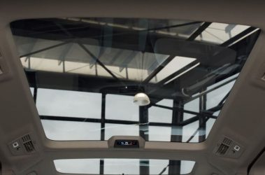 Nový Multivan panoramatické střešní okno