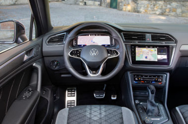 Nový Volkswagen Tiguan interiér palubní deska